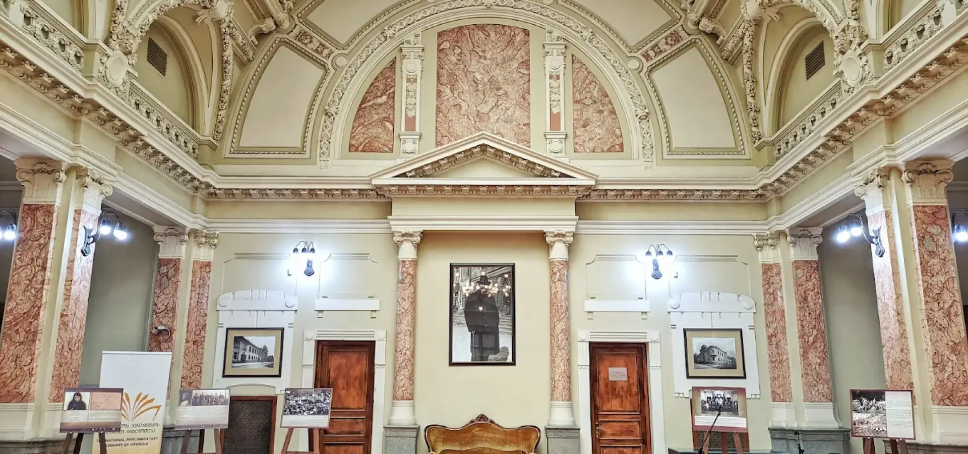 საქართველოს ეროვნული ბიბლიოთეკა, თბილისი ფოტო